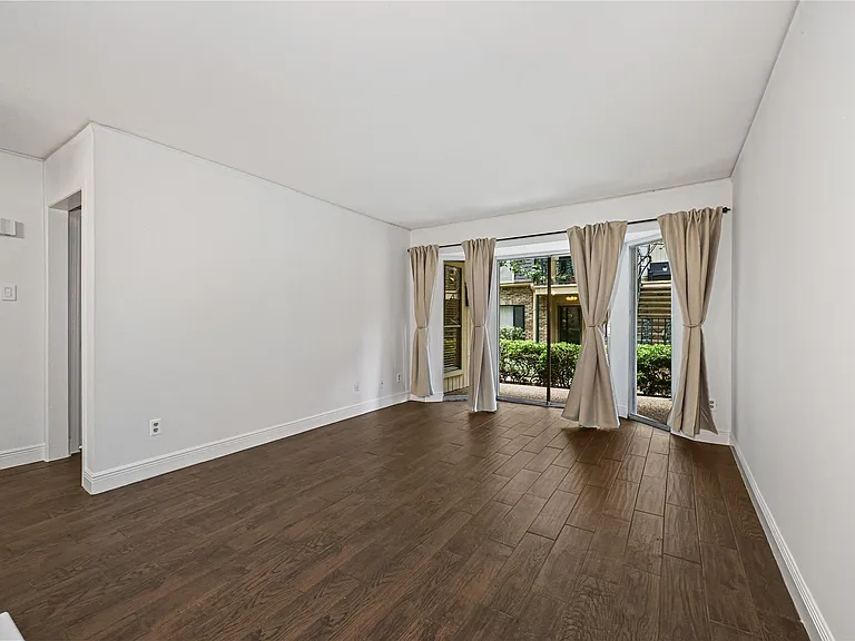 800 Post Oak Blvd #73 — Photo 2
