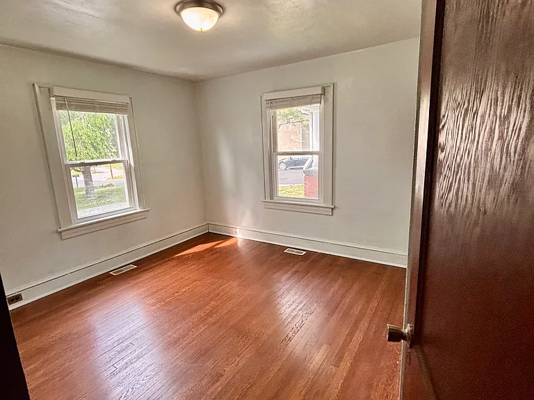 1526 20th St NE — Photo 12