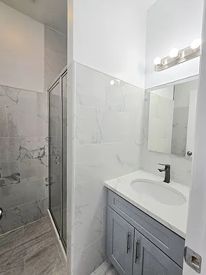 Rented by Voro Purple LLC | media 8