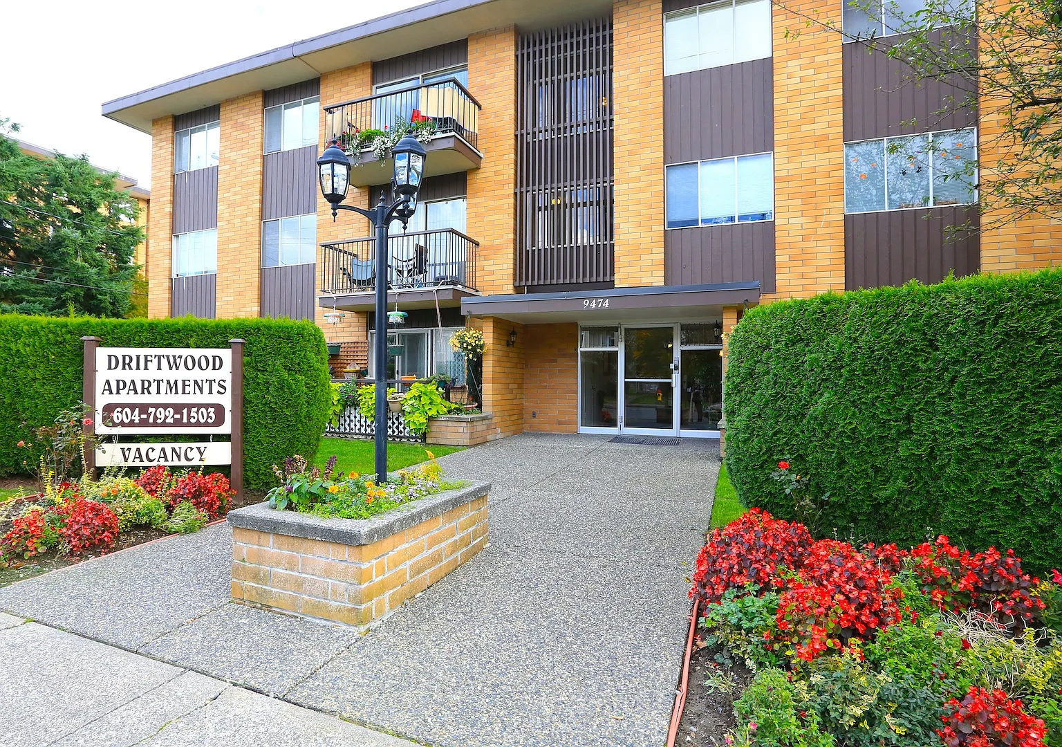 Driftwood Apartments — Photo 1