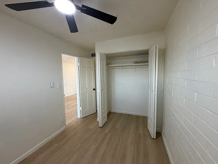 1739 E Cheery Lynn Rd #B — Photo 5