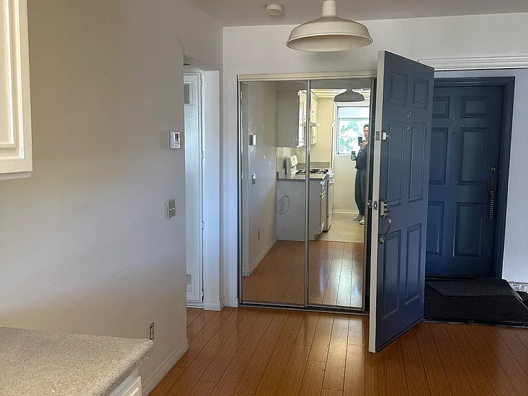 14116 Tiara St #6 — Photo 4
