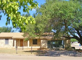 100 Hamilton Ave, Ballinger, TX 76821
