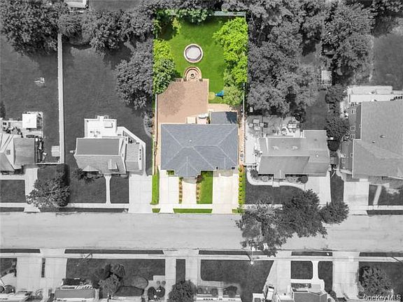 4th image of 2694 Forest Ave