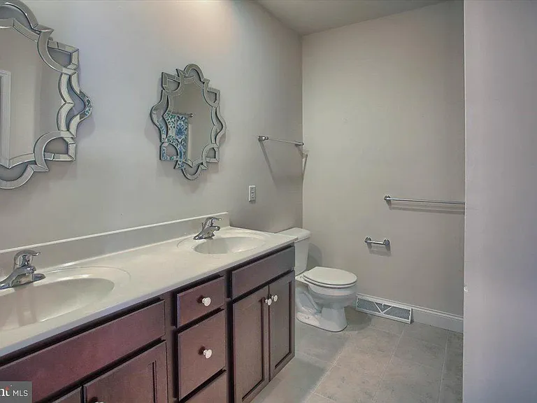 405 Line Rd — Photo 25