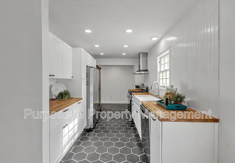 1832 NW 34th St — Photo 9