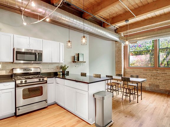 2nd image of 420 W Ontario St APT 302