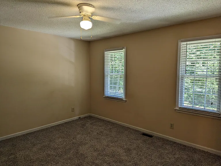 2510 Olde Oaks Ln #B — Photo 9