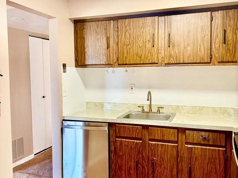 R2 Avon Dr — Photo 12