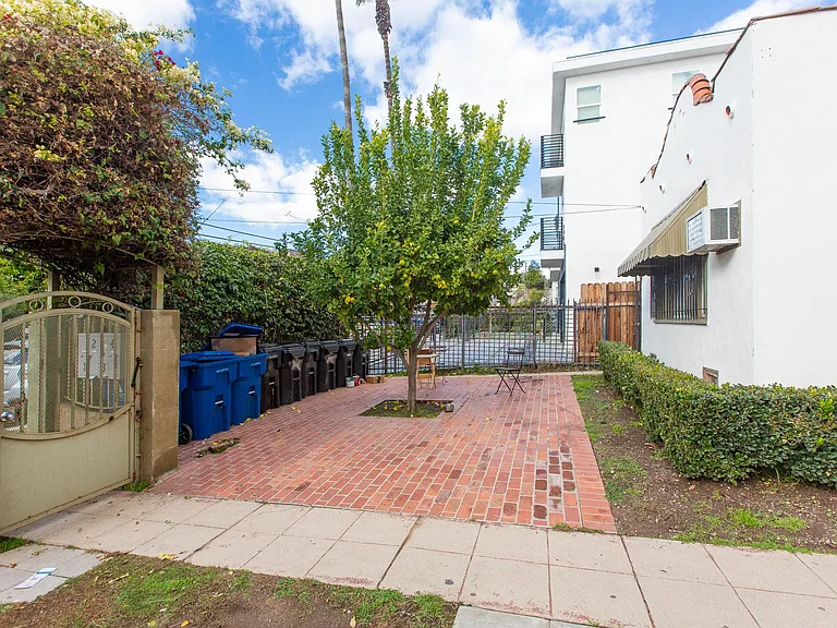 1222 N Kenmore Ave #8 — Photo 2