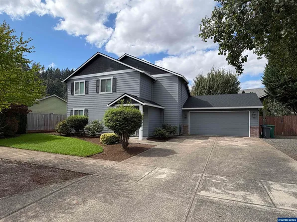209 Pioneer Dr, Silverton, OR 97381