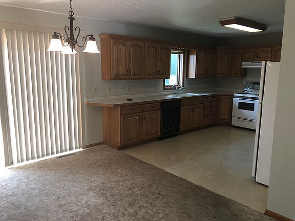 Kitchen & Dining
