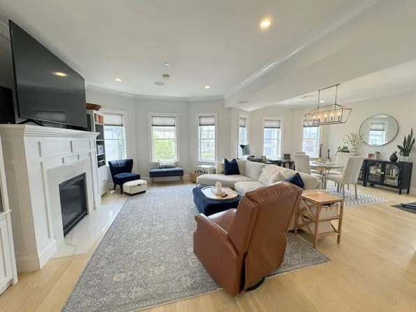 22 Roseclair St Floor 3, Dorchester, MA 02125