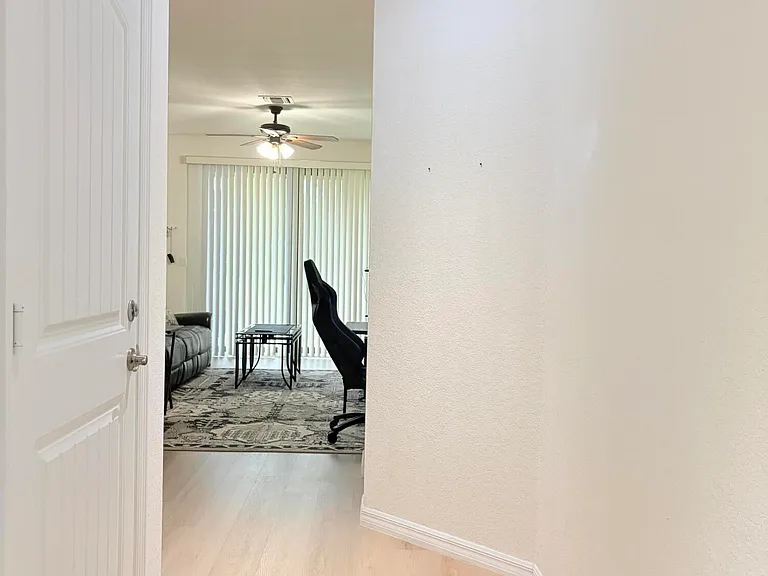 5026 S Astor Cir — Photo 3