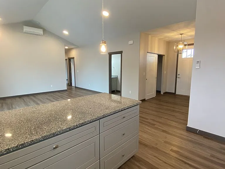 108 W Greenfield Ave — Photo 12