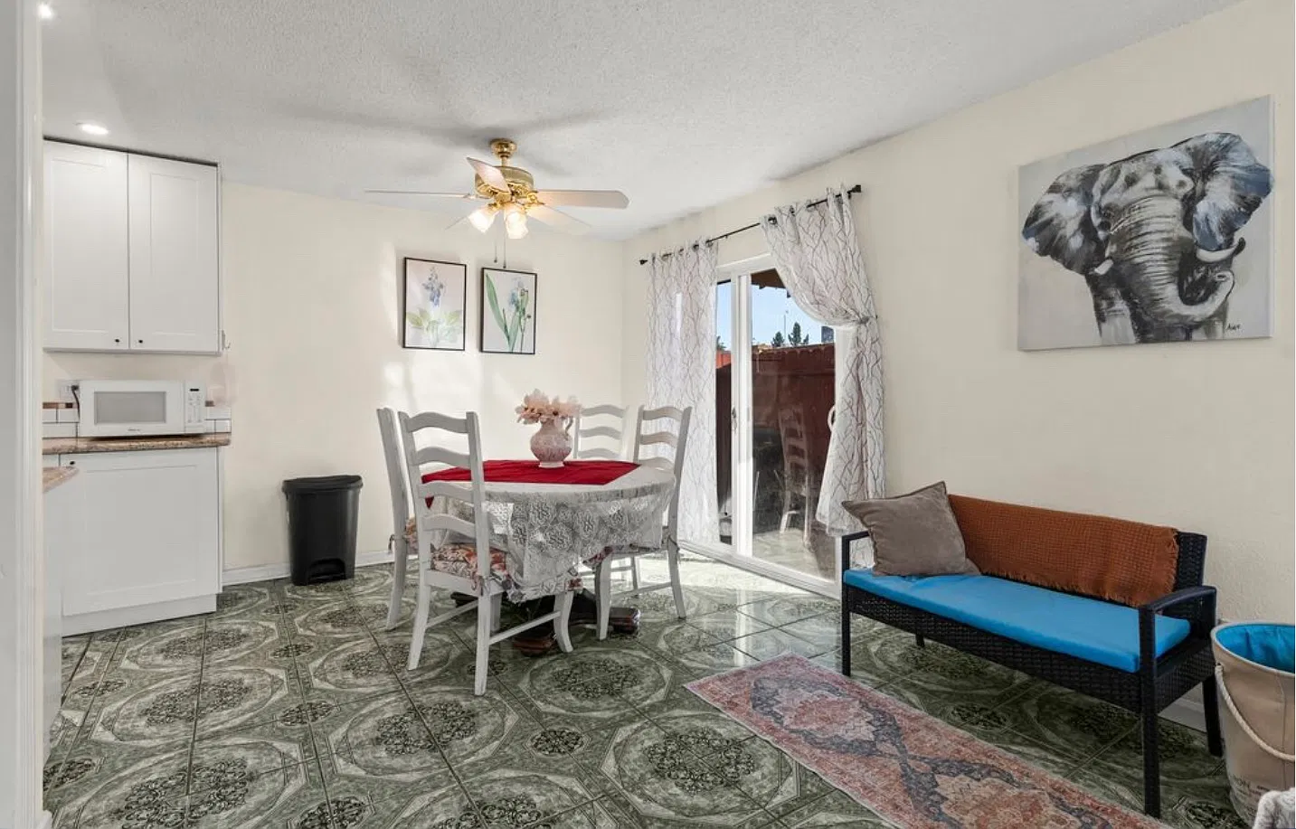 2 bed, 1.5 bath, 1000 sqft, $1,980 — Photo 2