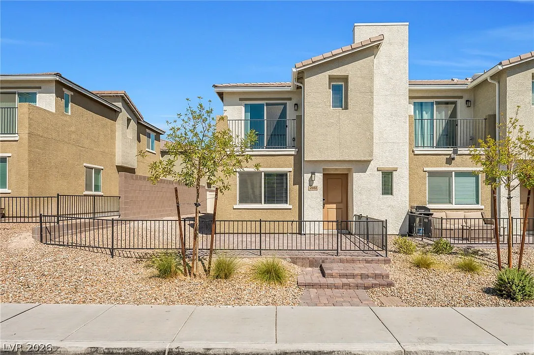 3 bed, 2.0 bath, 1373 sqft, $2,200 — Photo 1