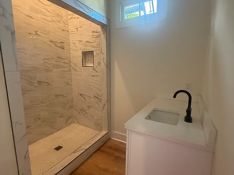 220 W Duffy St #A — Photo 16