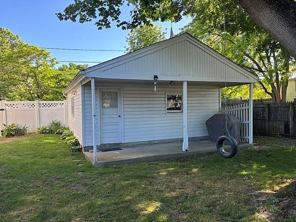 5th image of 110 Laurens St
