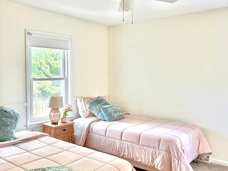 1724 Lockhart St — Photo 6