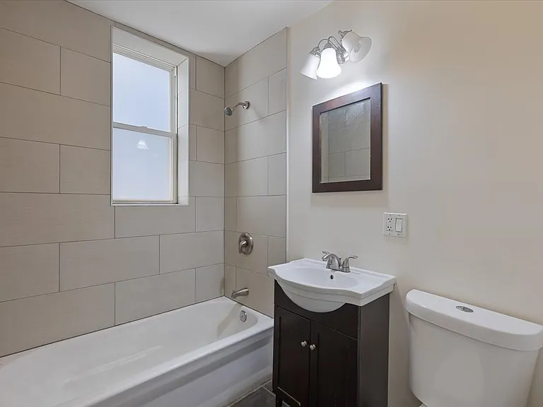 4211 W Gladys Ave #2 — Photo 33