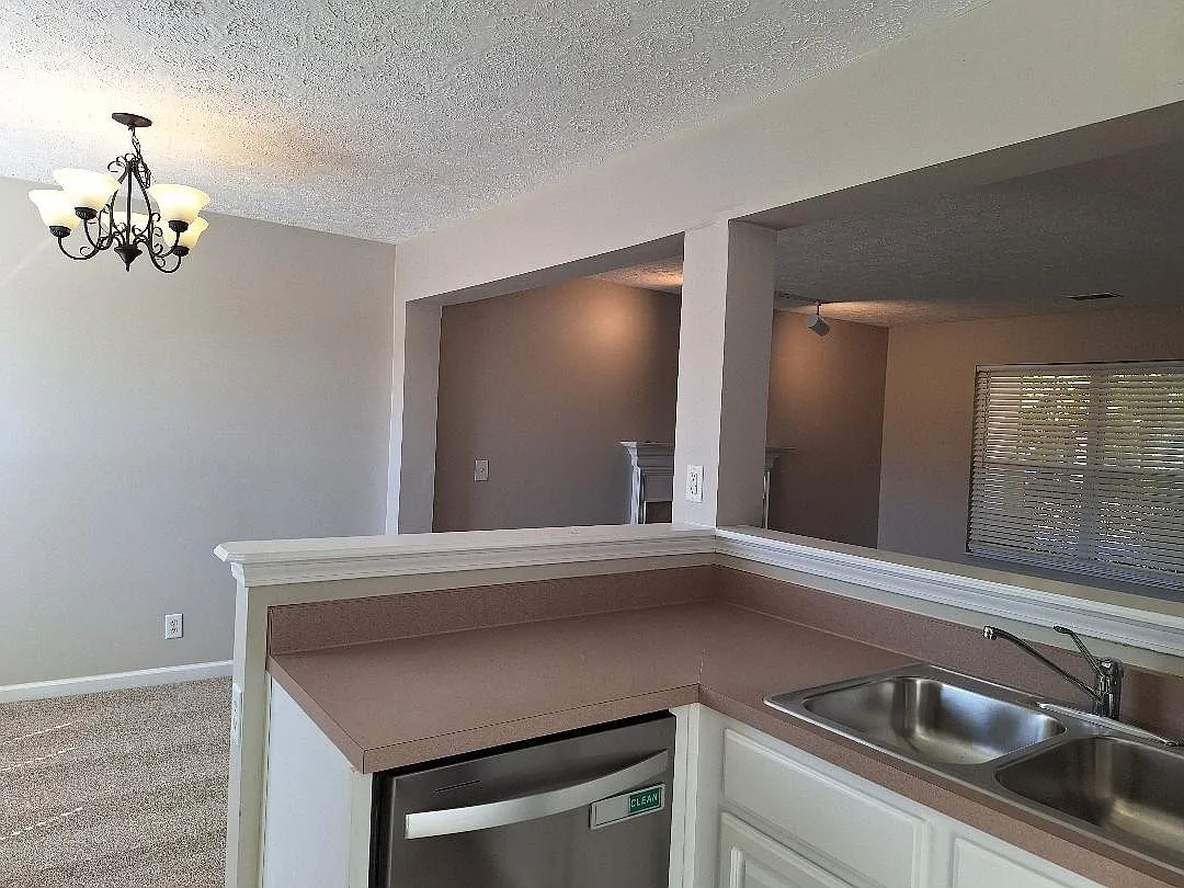 3 bed, 2.5 bath, 1400 sqft, $2,095 — Photo 4
