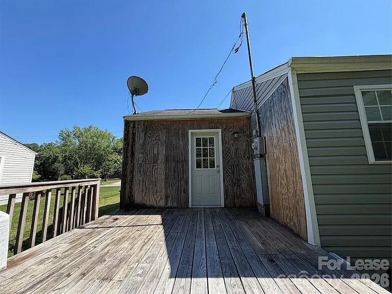 637 Hartness Rd — Photo 8