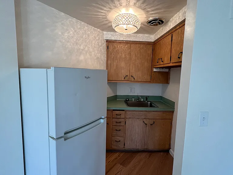 1515 W Wisconsin Ave #4 — Photo 10