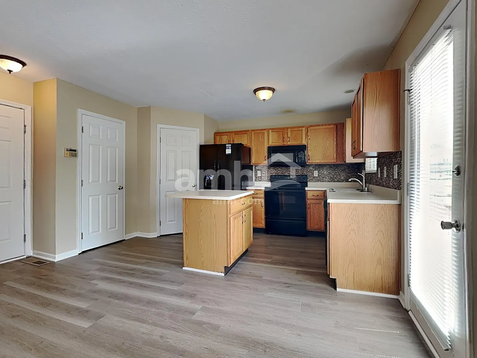 3 bed, 2.5 bath, 1395 sqft, $2,135 — Photo 3