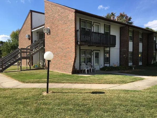Hillcrest Village Apartments, 404 Hillcrest Dr APT 15, Windsor, MO 65360