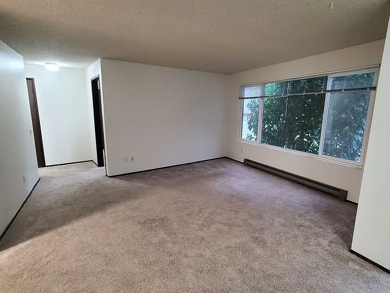 5325 Ravenna Pl NE — Photo 3