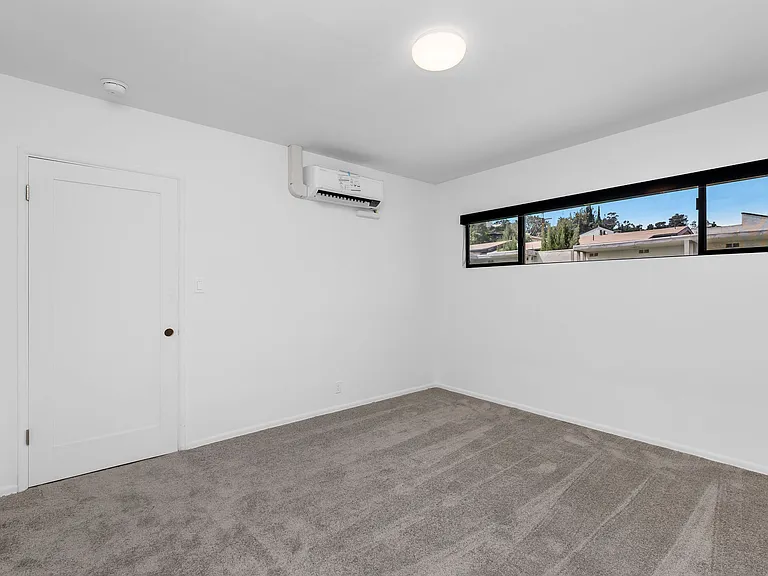 2032 N Beachwood Dr — Photo 7