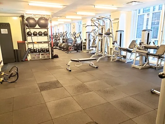 Rented by R New York | media 27