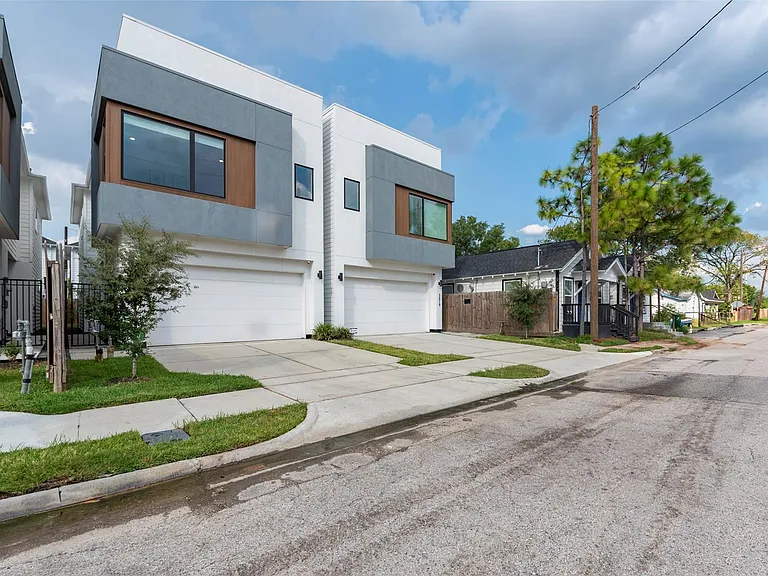 3517 McIlhenny St — Photo 2