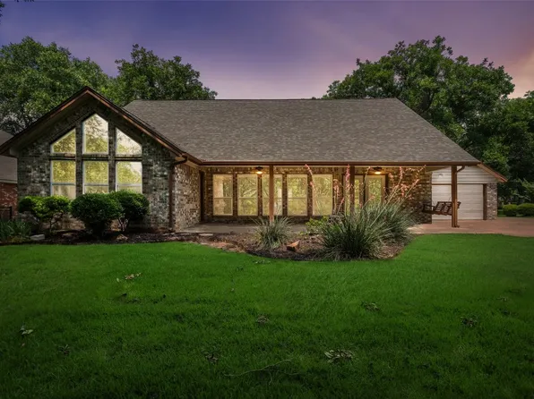 8719 S Monticello Cir, Granbury, TX 76049