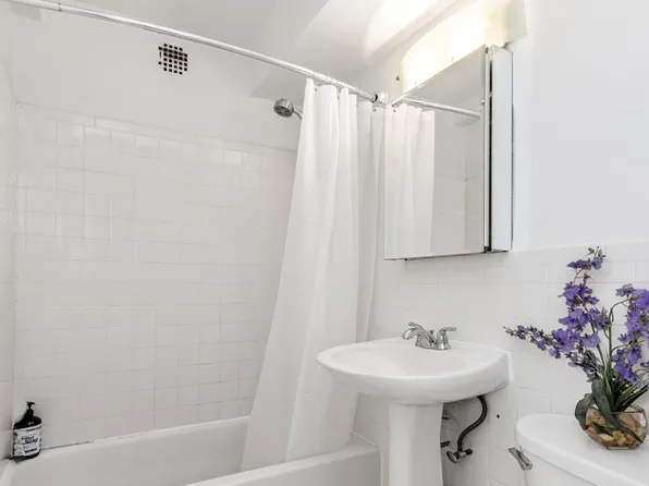 1175 York Avenue image 7 of 8