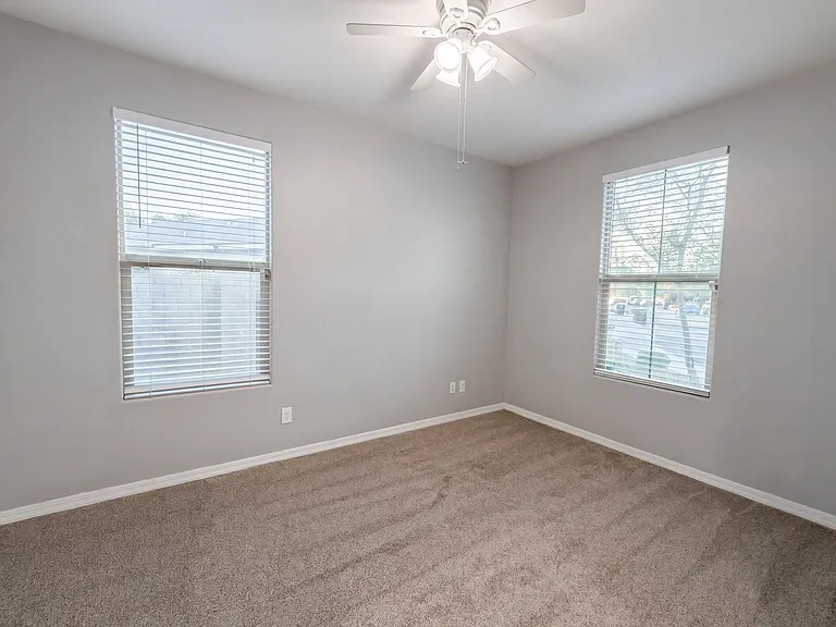 146 E Bernie Ln — Photo 11