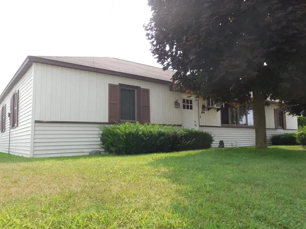 114 1st St, Lena, WI 54139