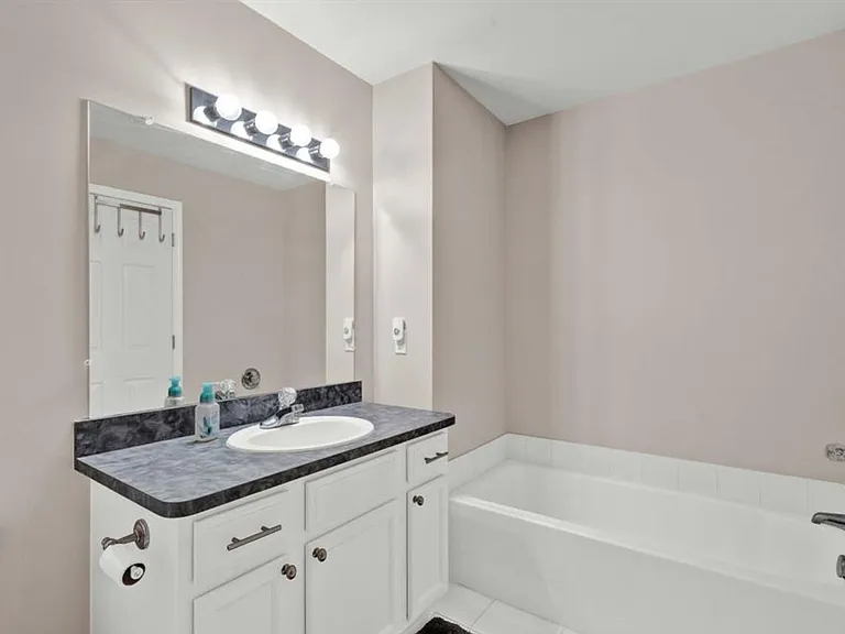 7869 Ambassador Dr — Photo 12