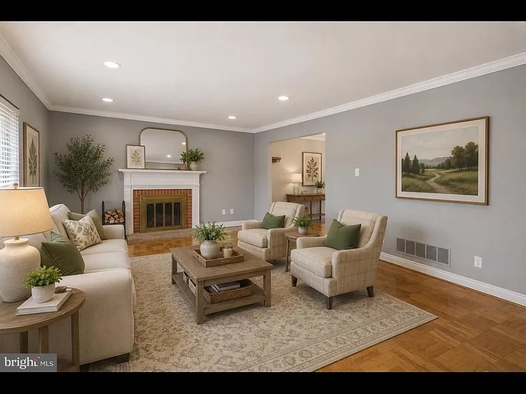 203 Kane Ct — Photo 2