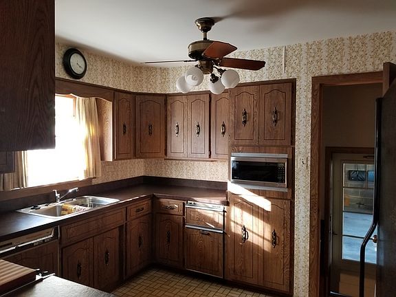 2nd image of 632 E 160th Pl