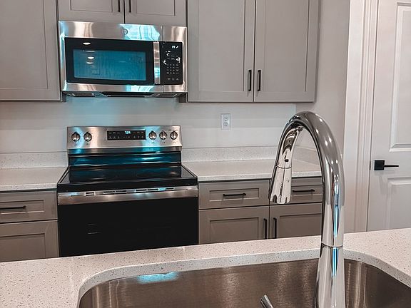 5th image of 638 Cottage Grove Cir