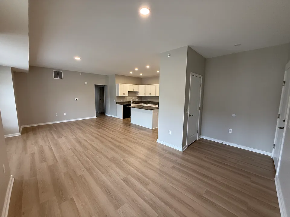 33 E Buffalo St #2
