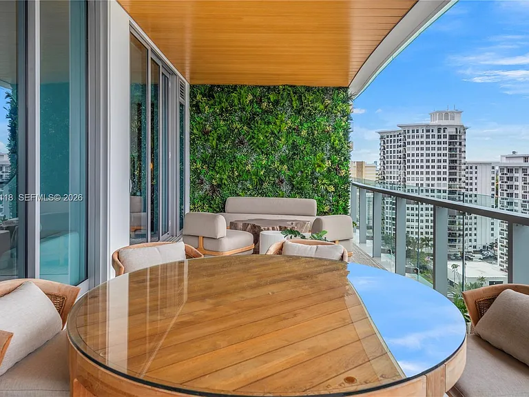 5775 Collins Ave #1405 — Photo 12