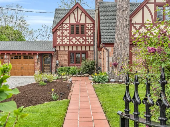 27 Kimball Ave, Ipswich, MA 01938