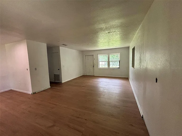 205 S Chandler Ave — Photo 5