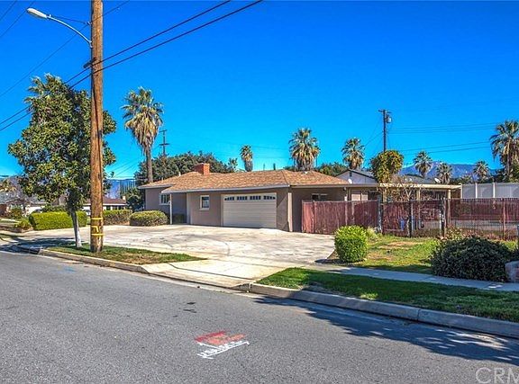 2nd image of 702 E Cypress Ave