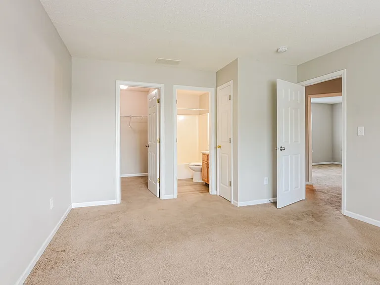 4261 Village Bend Dr — Photo 9