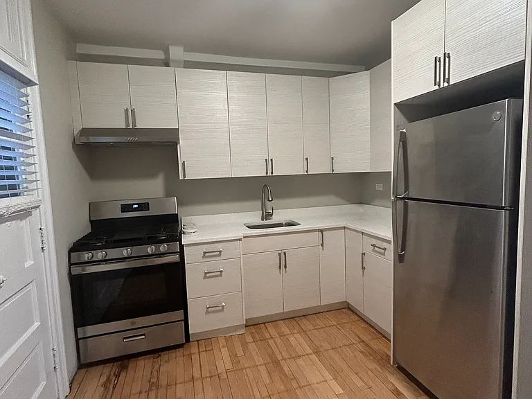 1104 Chicago Ave #3 — Photo 2