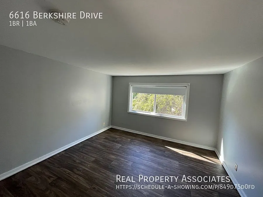 Cute 1 bed, 1 bath House in convenient Beverly neighborhood — Photo 3